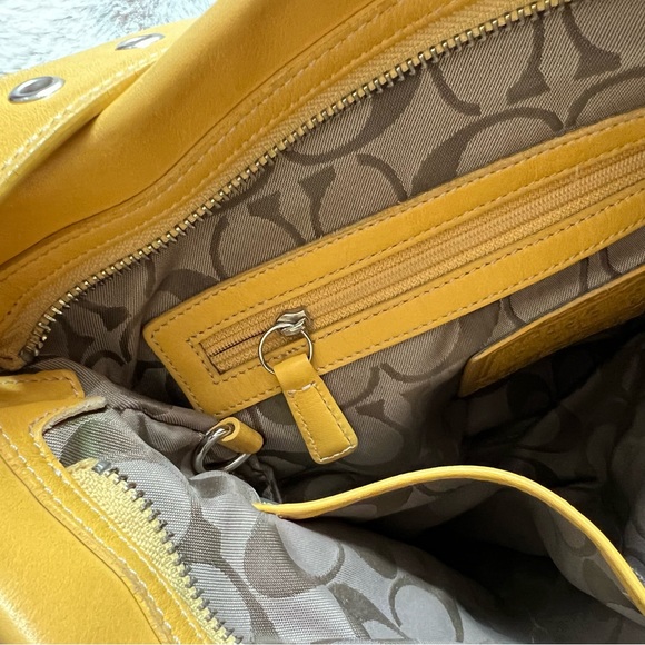 COACH Vintage Soho Leather Duffle Bag in Yellow #9186 - Picture 6 of 17